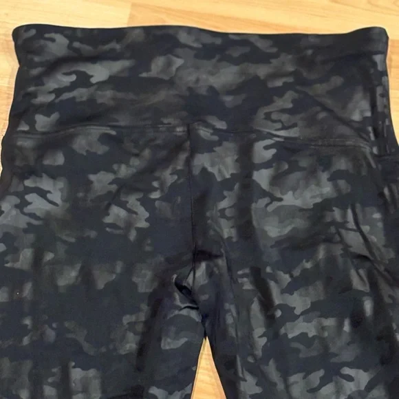 SPANX High Waisted Camouflage Leggings XL - Picture 6 of 6